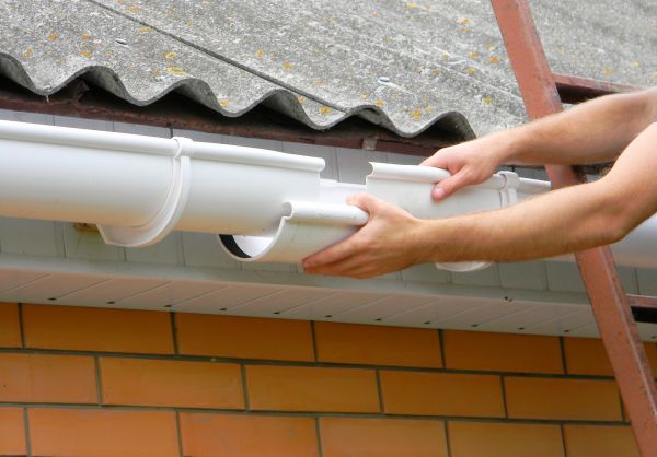 Cost of Gutter Hanging in Castle Rock
